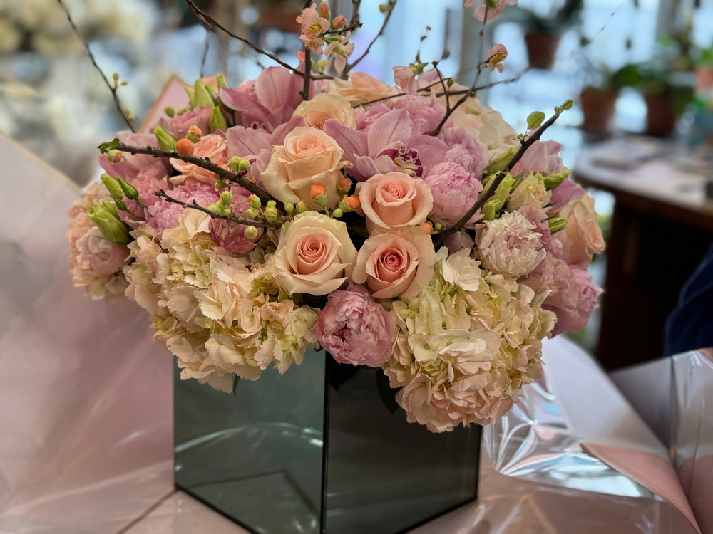 
                  
                    Fresh Pink Roses 
                  
                