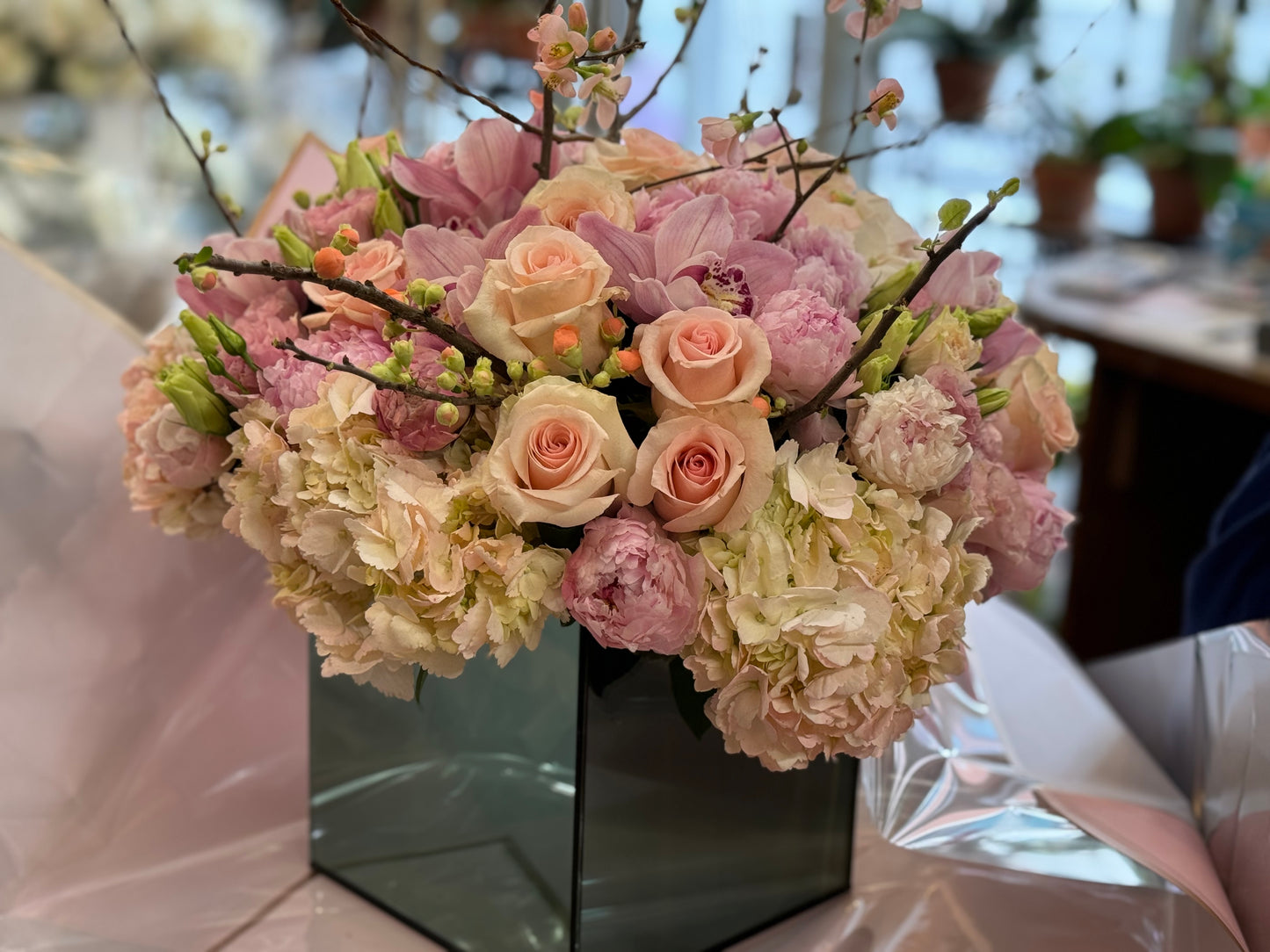 
                  
                    Fresh Pink Roses 
                  
                