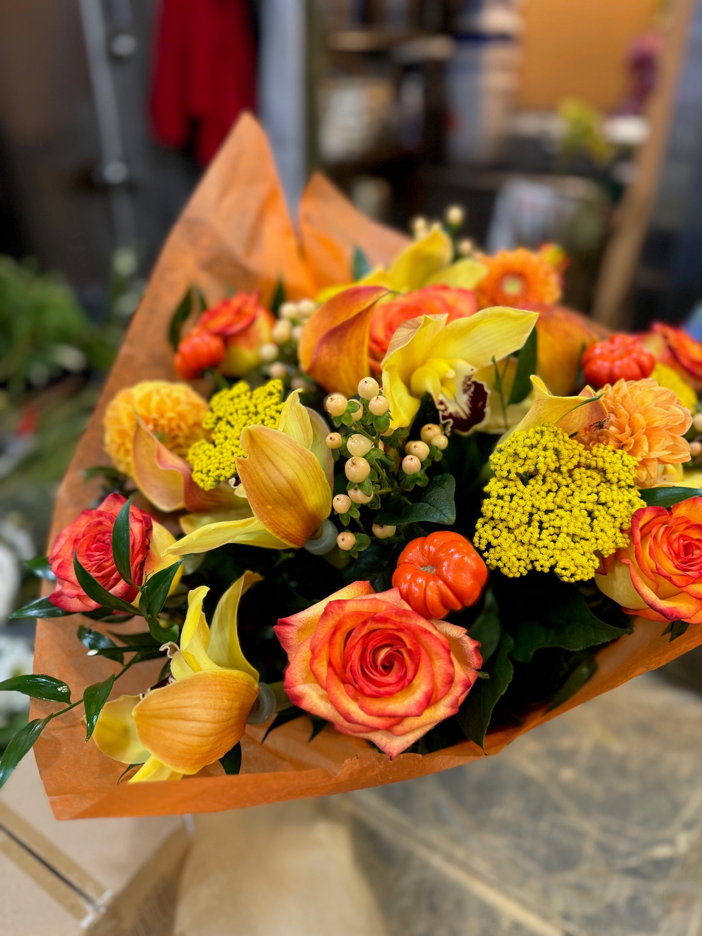orange roses 
