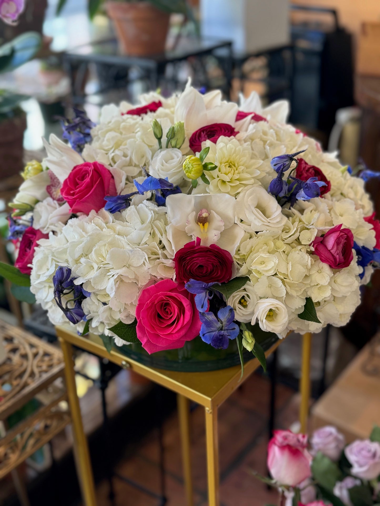 White Fire Round Centerpiece 