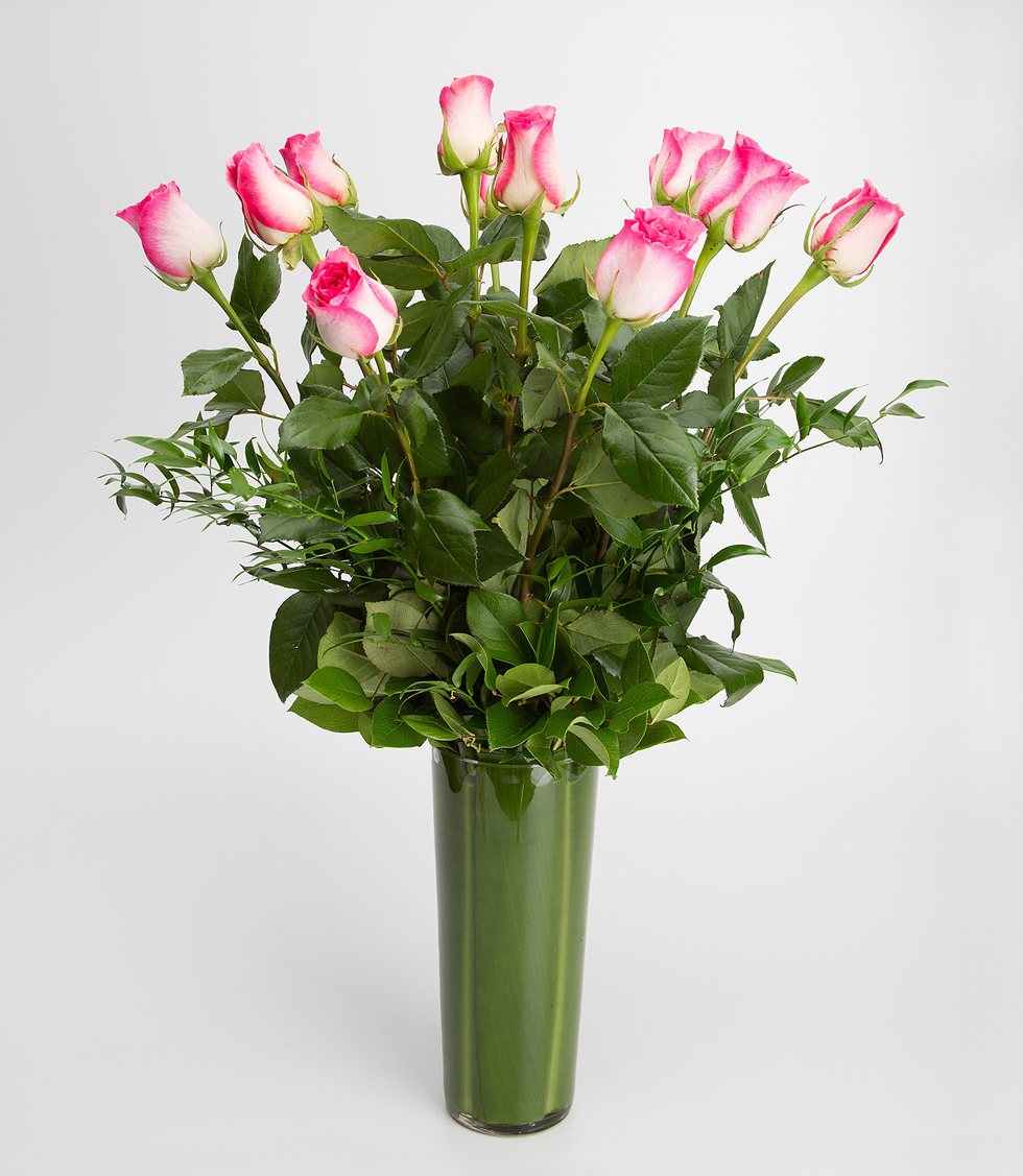 Elegant Classic Beauty Arrangement of Long-Stem Malibu Roses with Greenery